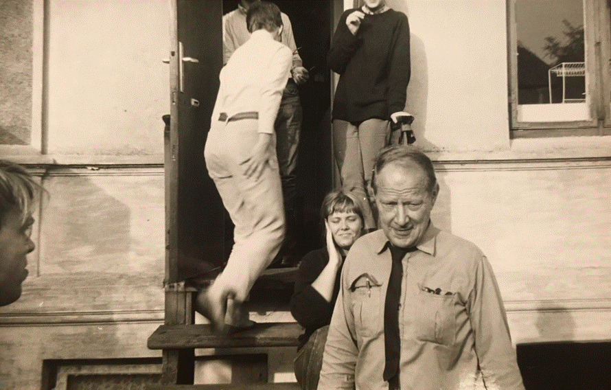 Et billede, der indeholder person, mand, bygning, stående
Automatisk genereret beskrivelse